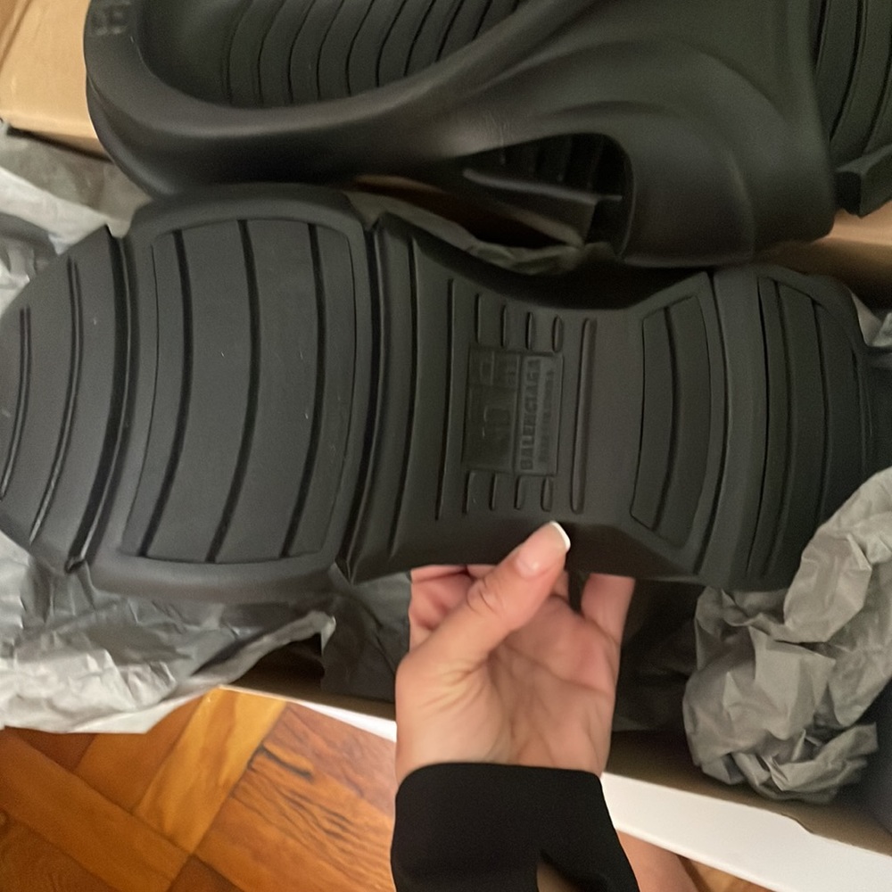 Brand new Authentic - Picture 2 of 4